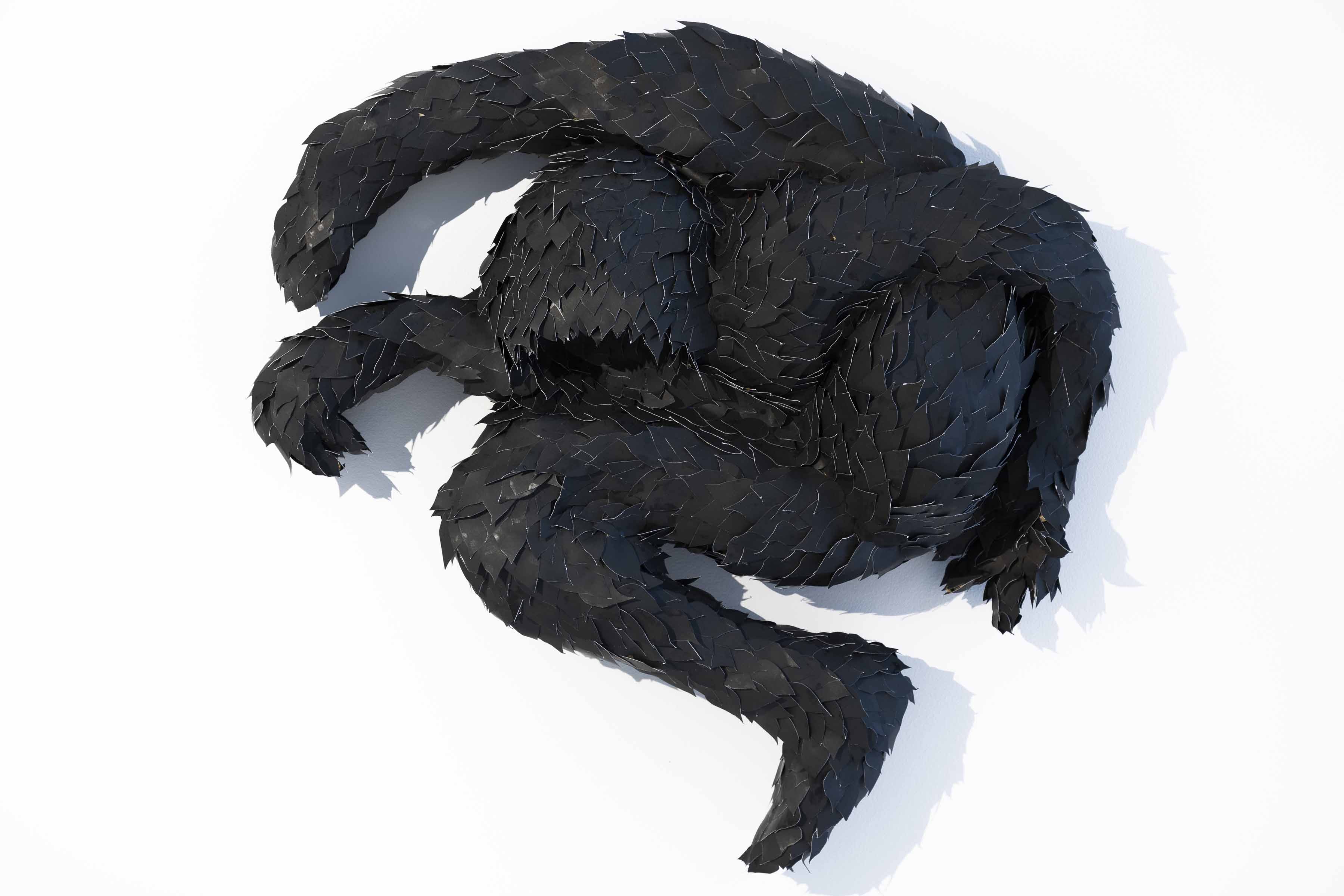 Apolyse, 2021, 29’’x 7’’x 26’', Écailles de papier