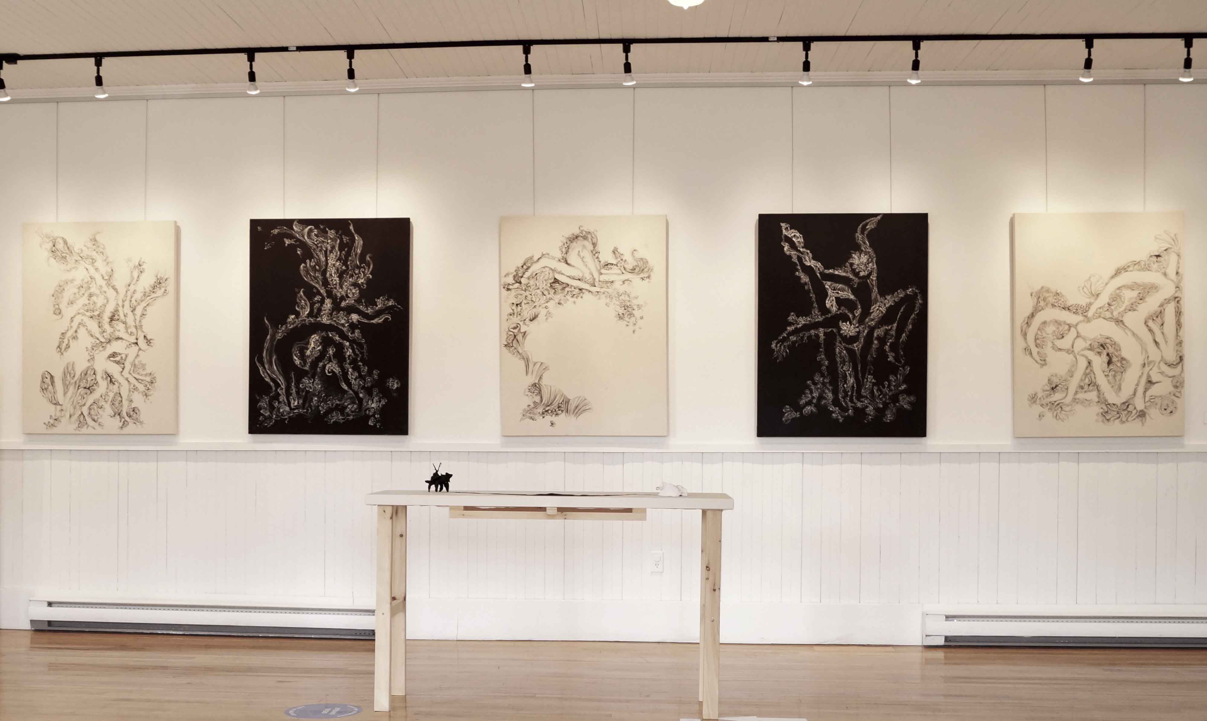 Myriade d'ébène, 2022, 48’’x 190’’x 26’’, Acrylique sur toile